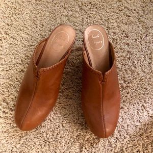 NWT Jack Rogers mules